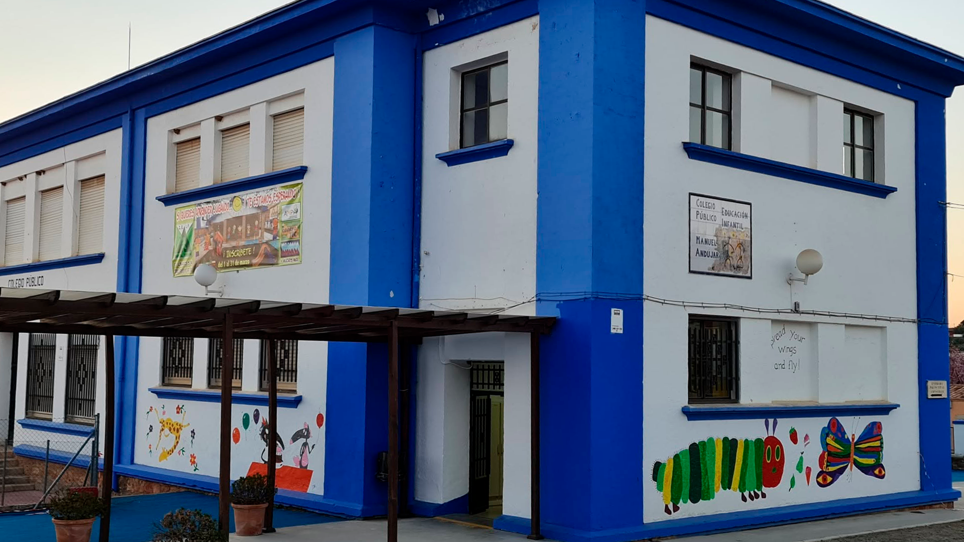 Bajas laborales, tensión y presiones en un colegio de La Carolina, Jaén, por el presunto acoso de un progenitor durante 3 años Bajas laborales, tensión y presiones en un colegio de La Carolina, Jaén, por el presunto acoso de un progenitor durante 3 años