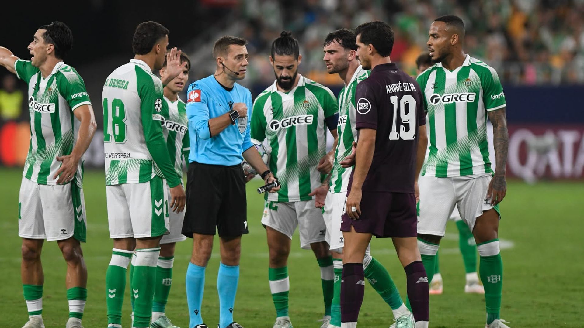 Clement Turpin, en el Betis - Oporto Clement Turpin, en el Betis - Oporto