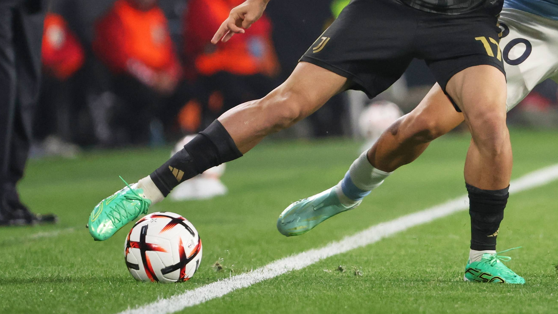 Disputa de balón en el Celta-Juventus de Europa League Disputa de balón en el Celta-Juventus de Europa League