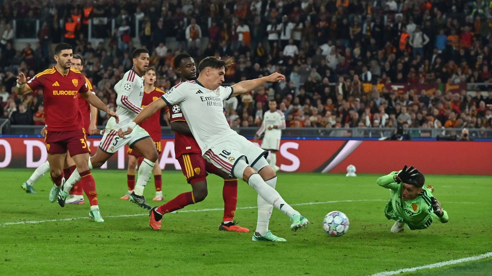 El gol de Carlos Espí ante la AS ROMA en Champions League