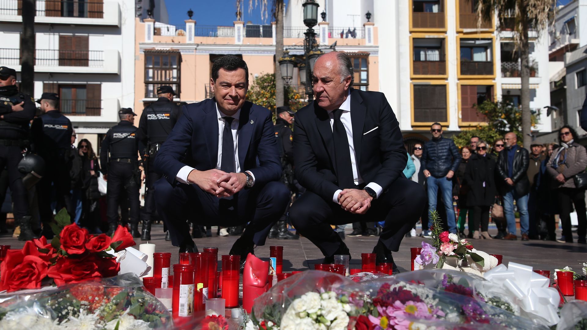 El presidente de la Junta de Andalucía, Juanma Moreno (i) junto con el alcalde de Algeciras, José Ignacio Landaluce El presidente de la Junta de Andalucía, Juanma Moreno (i) junto con el alcalde de Algeciras, José Ignacio Landaluce