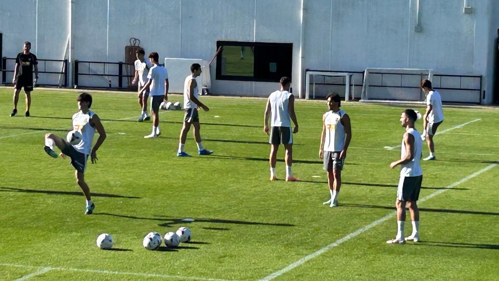 El Valencia CF abre su entrenamiento por primera vez en tres años
