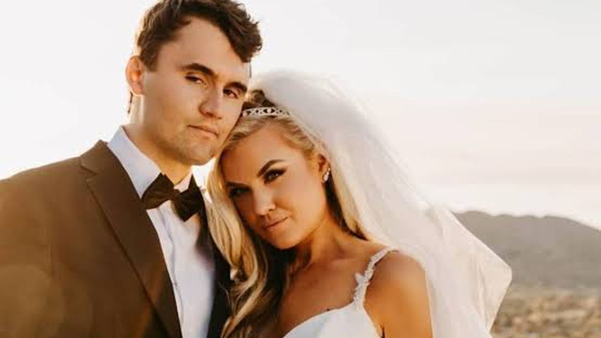 Erika Kirk y Charlie Kirk, durante su boda en 2021 Erika Kirk y Charlie Kirk, durante su boda en 2021