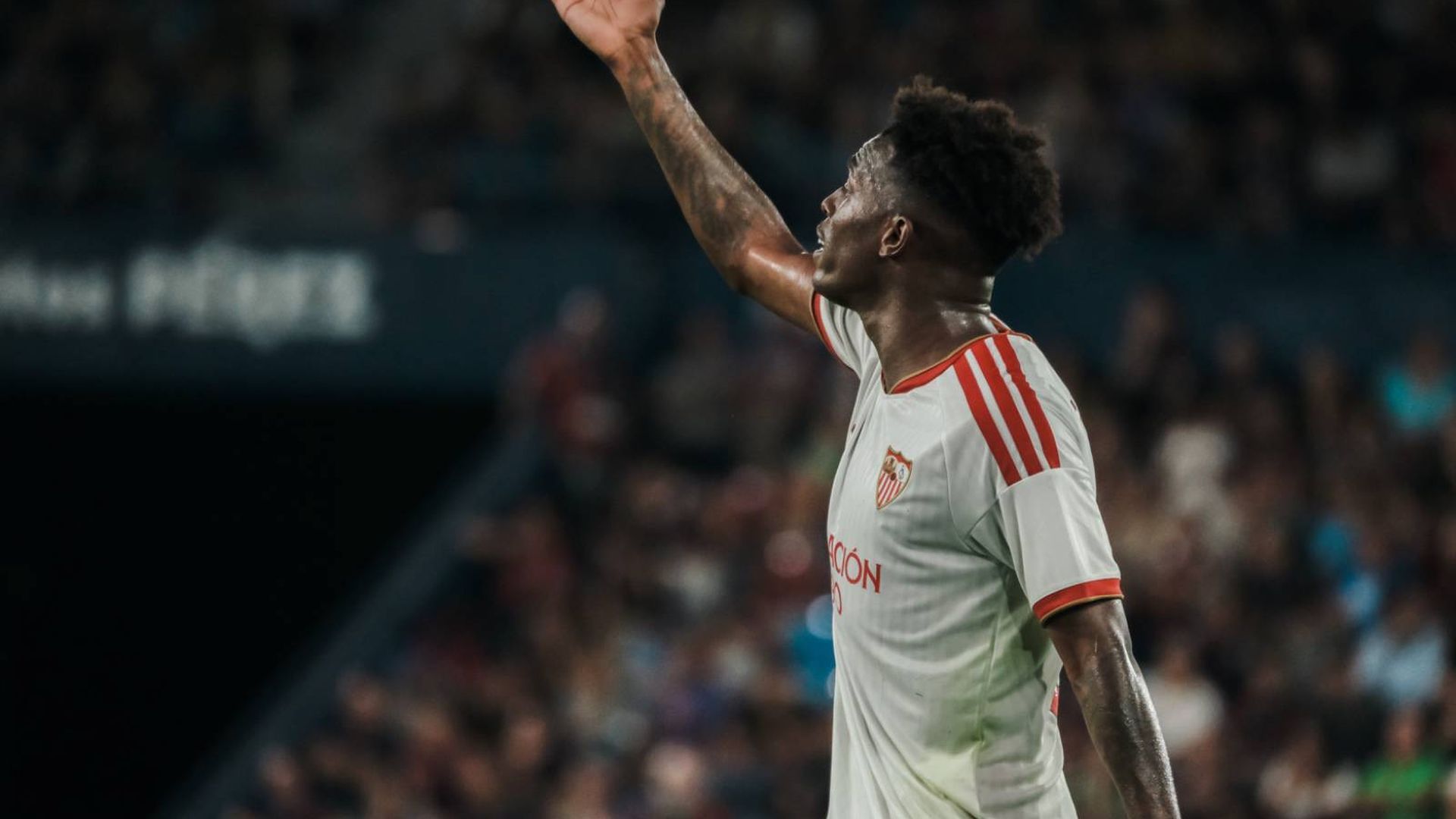 Félix, reclamando una acción ante el Levante Félix, reclamando una acción ante el Levante