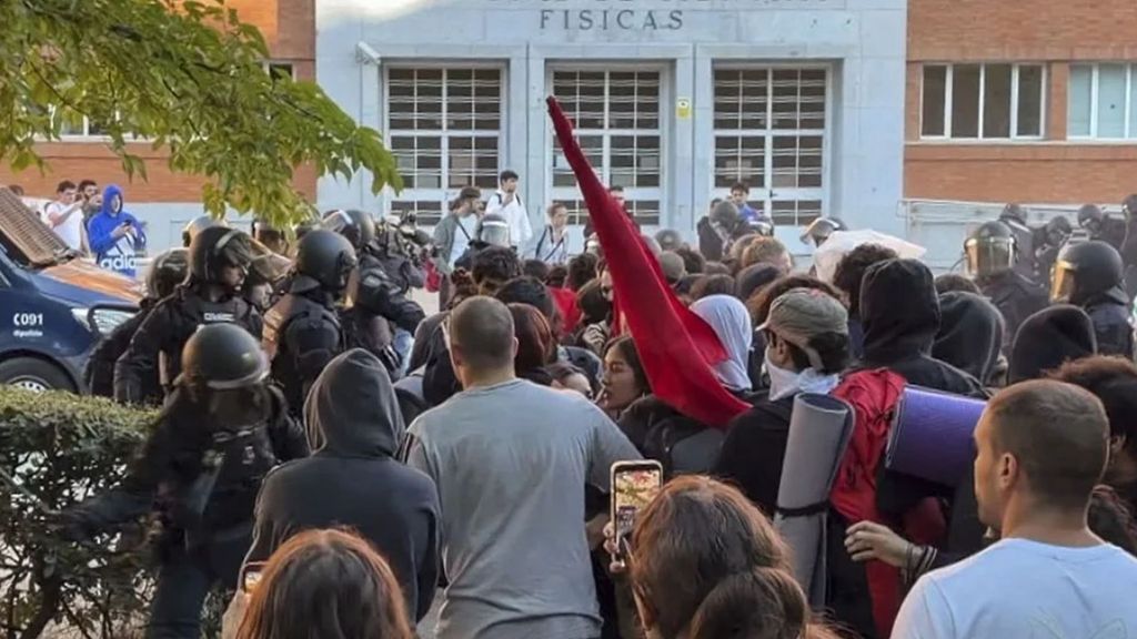 La Complutense pide explicaciones por las cargas policiales y el Gobierno promete una investigación