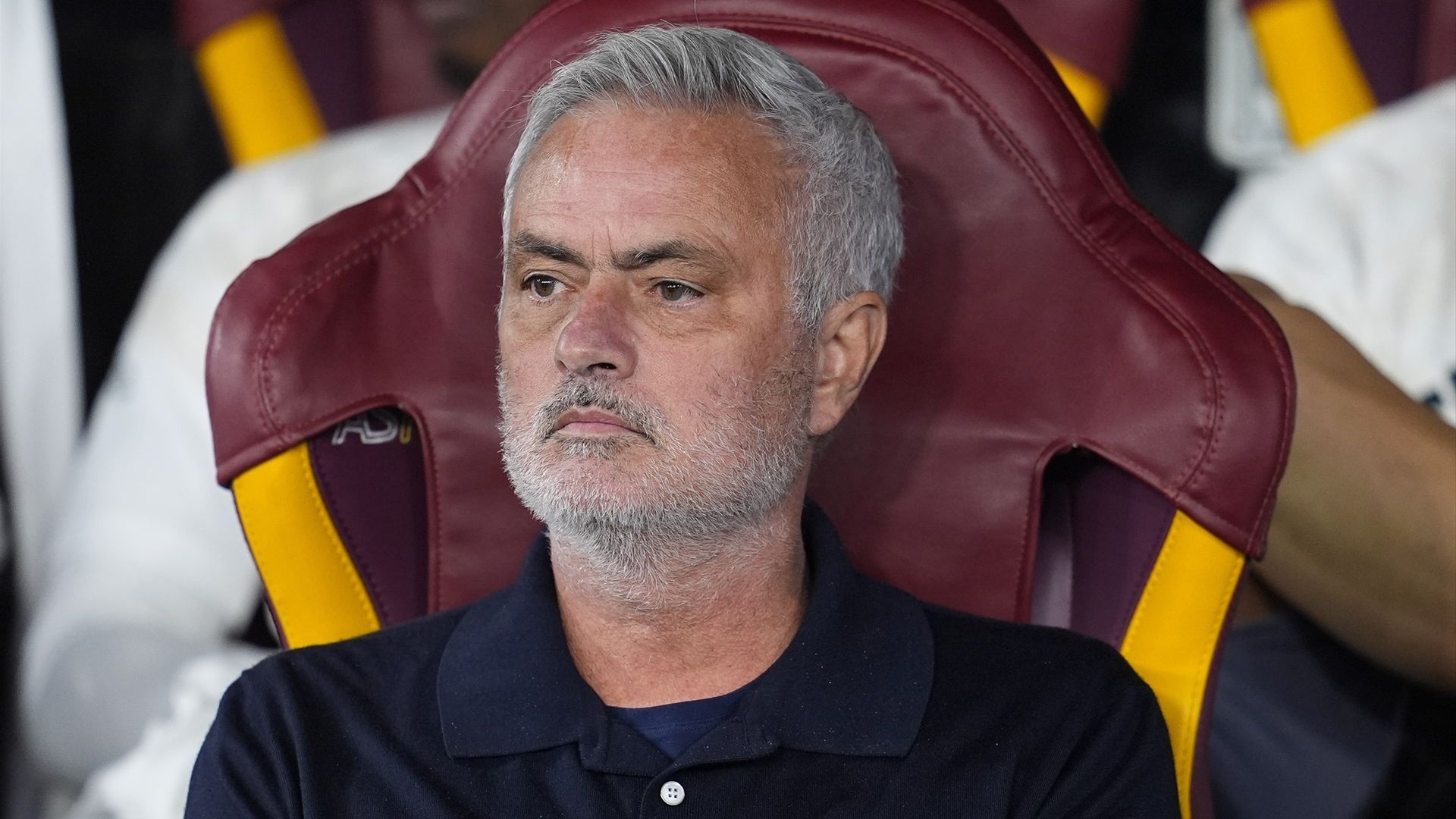 José Mourinho en el banquillo durante el AS Roma - Real Madrid de la segunda jornada de Champions League José Mourinho en el banquillo durante el AS Roma - Real Madrid de la segunda jornada de Champions League