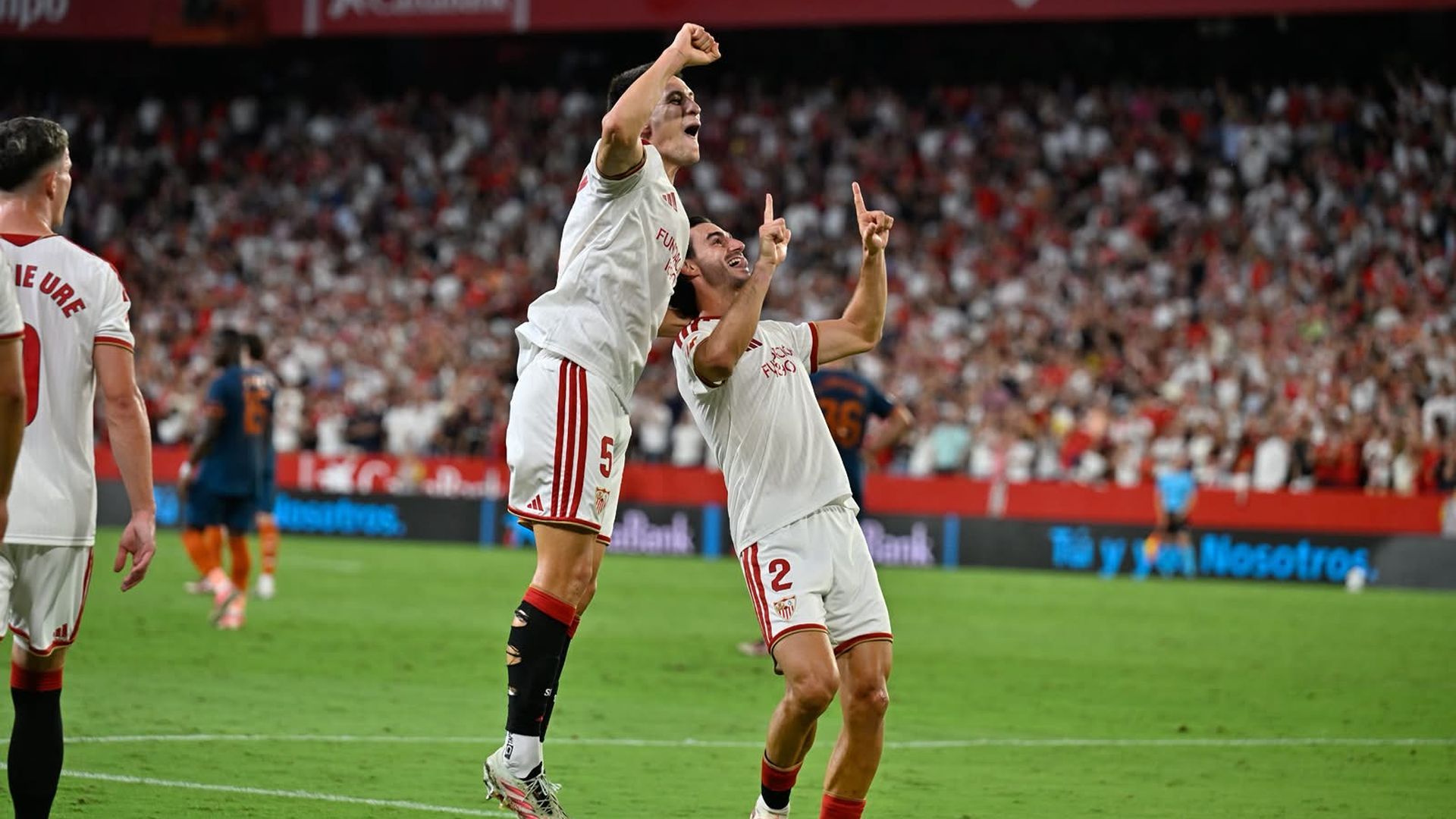 Juan Iglesias celebra su gol al Valencia Juan Iglesias celebra su gol al Valencia