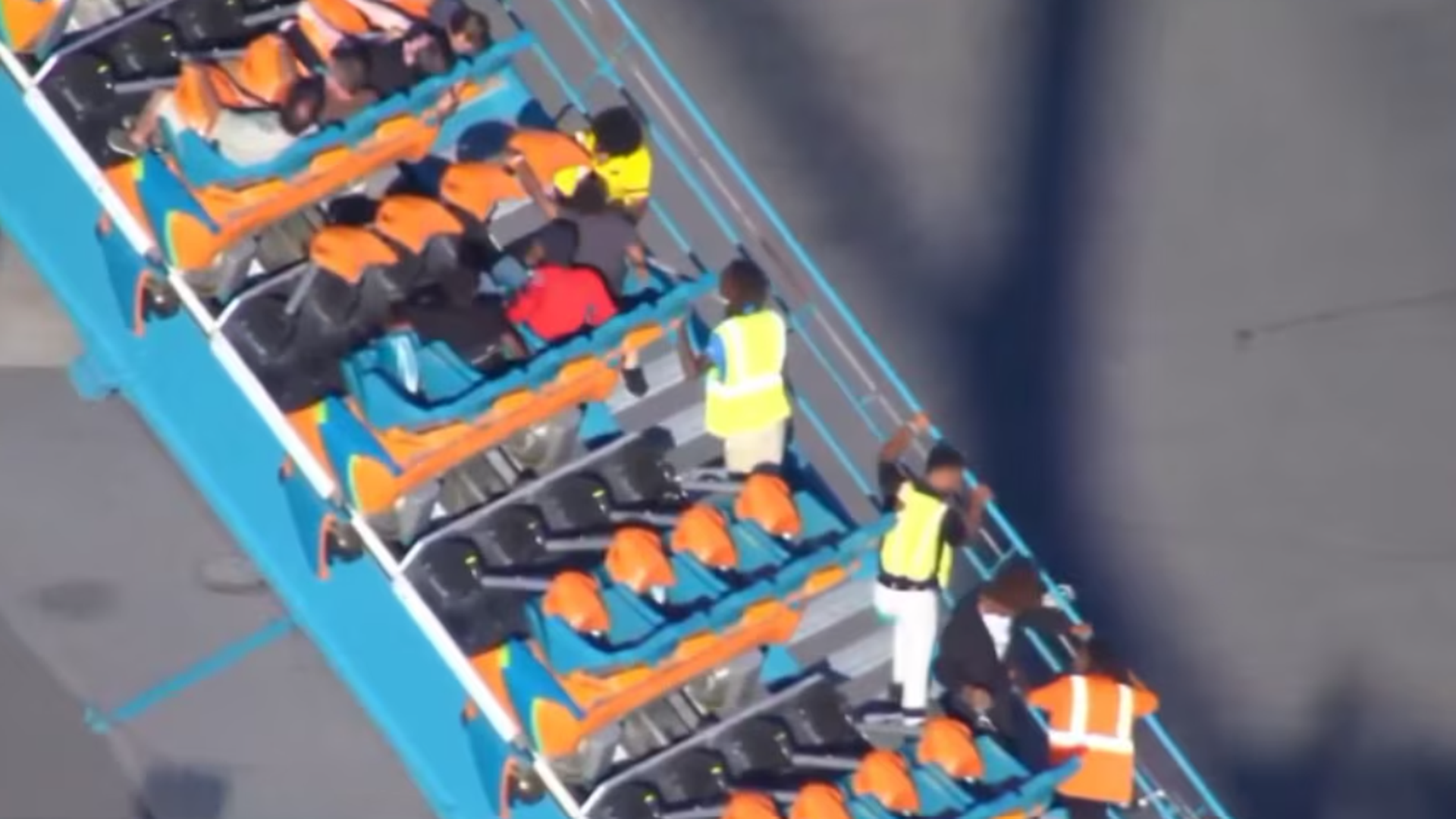 La policía revela que cuatro niños también resultaron heridos en el fatal incidente en la montaña rusa de Six Flags La policía revela que cuatro niños también resultaron heridos en el fatal incidente en la montaña rusa de Six Flags
