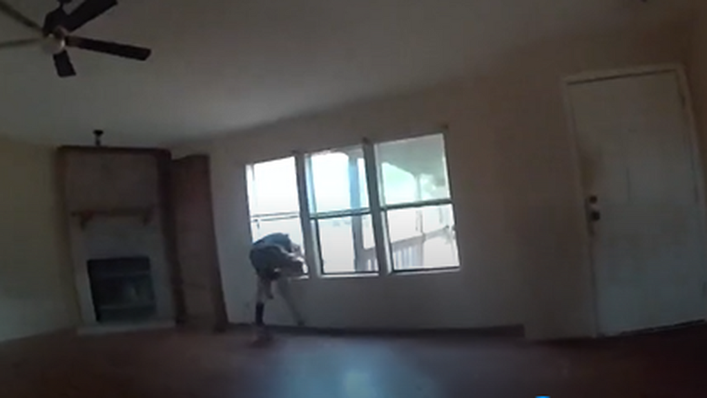 Las imágenes de un ladrón saltando de cabeza por una ventana cerrada para escapar de la Policía en Oklahoma, Estados Unidos