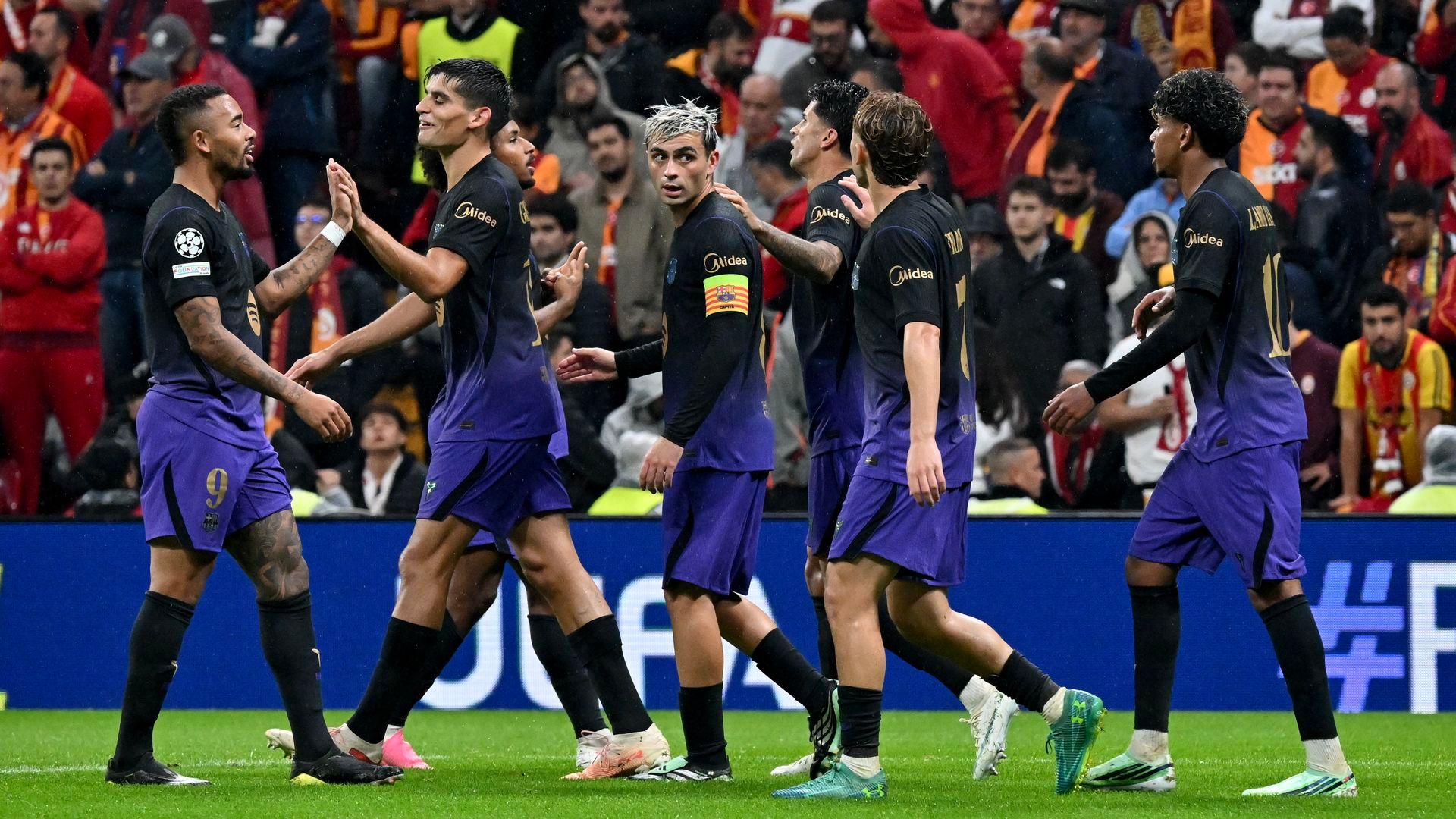 Los jugadores del Barcelona celebran un gol frente al Galatasaray. Los jugadores del Barcelona celebran un gol frente al Galatasaray.