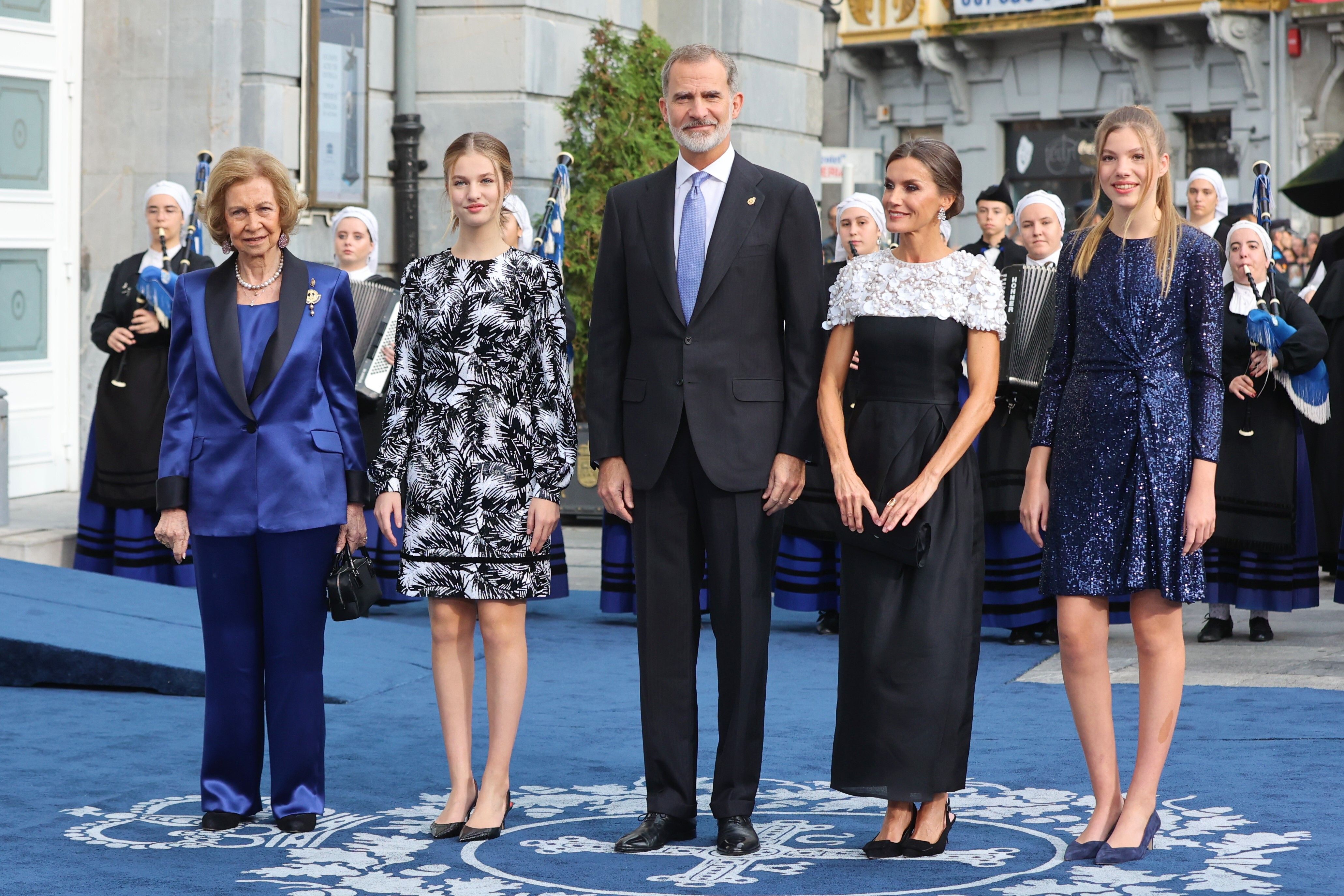 Los reyes, la reina emérita, la princesa Leonor y la infanta Sofía, en los premios Princesa de Asturias 2022