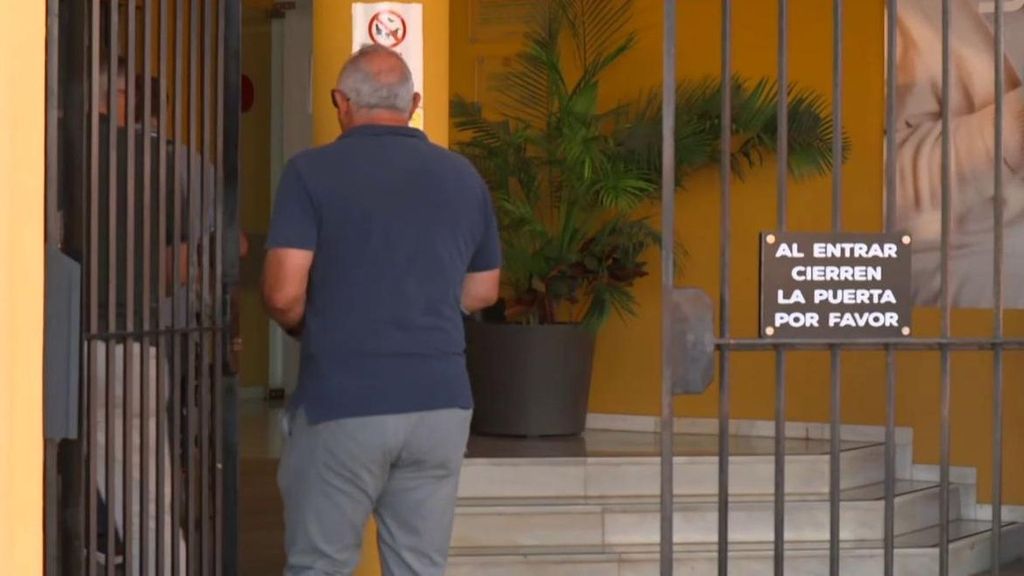 Nervios y tristeza en la residencia de Vélez-Málaga, tras la caída de un ascensor: "Oimos un ruido tremendo"
