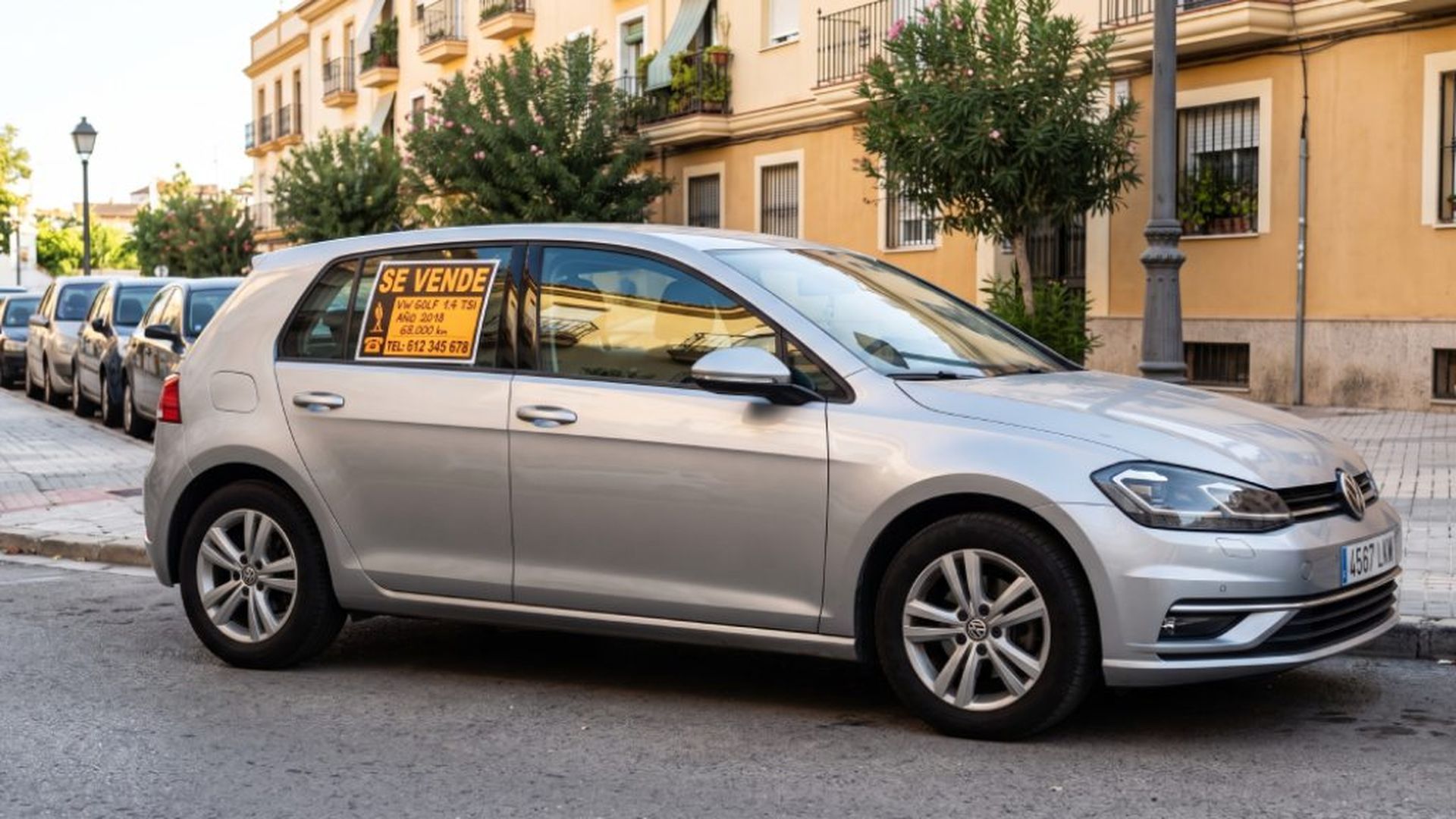 Vehículo anunciando su venta Vehículo anunciando su venta