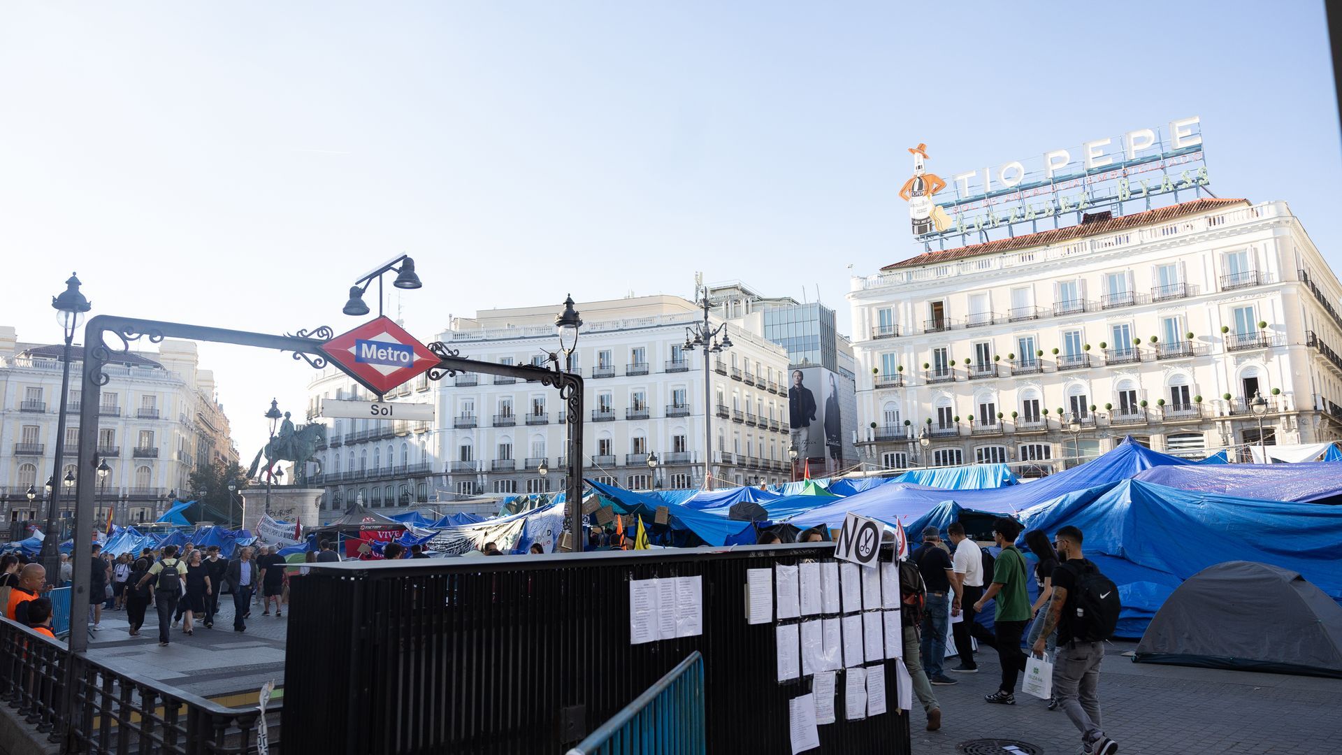 Acampada por la vivienda en la Puerta del Sol Acampada por la vivienda en la Puerta del Sol