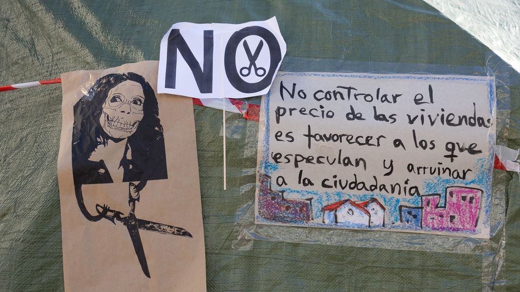 Los acampados en Sol se quejan de las acusaciones del Gobierno de Madrid: "Se están inventando bulos"
