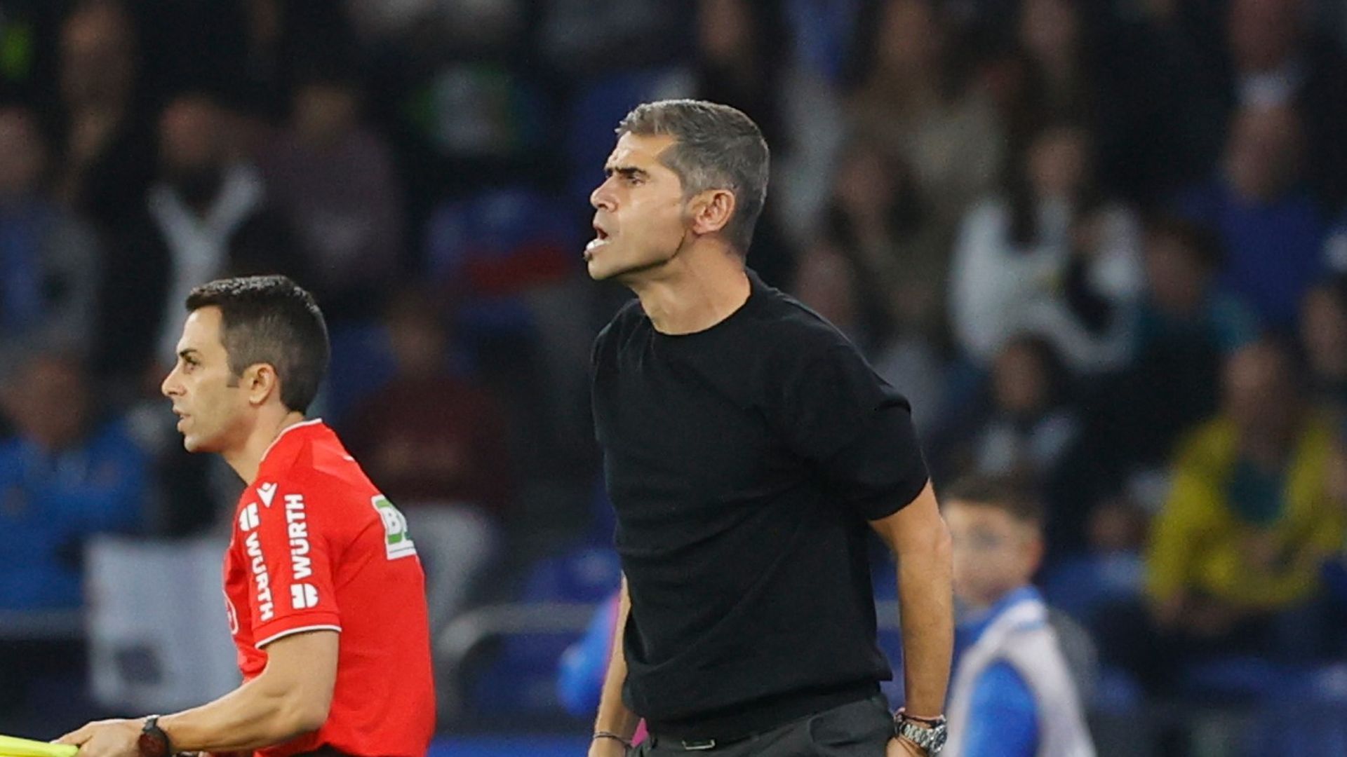 Antonio Hidalgo da indicaciones durante el Deportivo-Levante Antonio Hidalgo da indicaciones durante el Deportivo-Levante