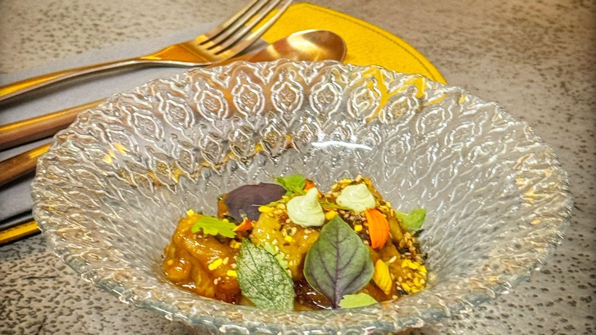 Berenjena con salsa de soja y miel, en Lume