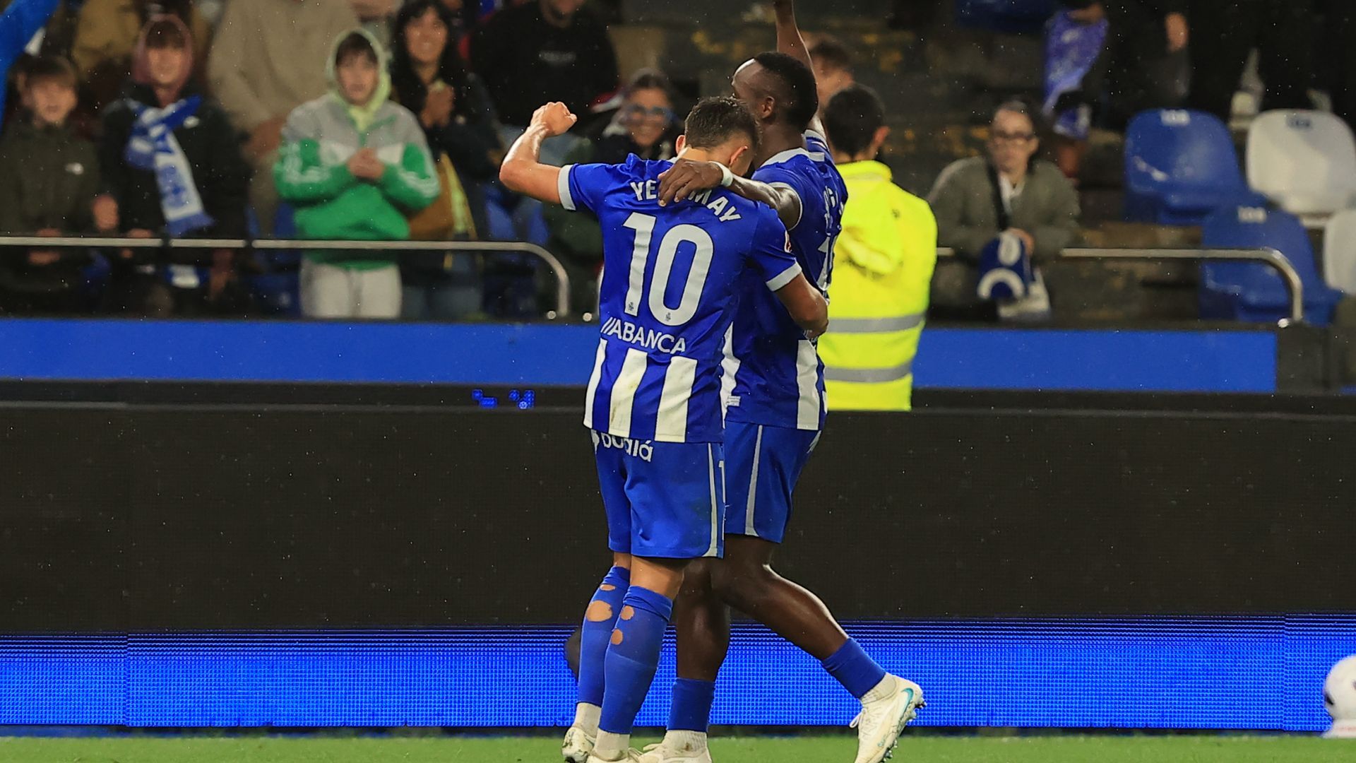 Bil Nsongo y Yeremay celebran el 1-0 en el Dépor-Levante