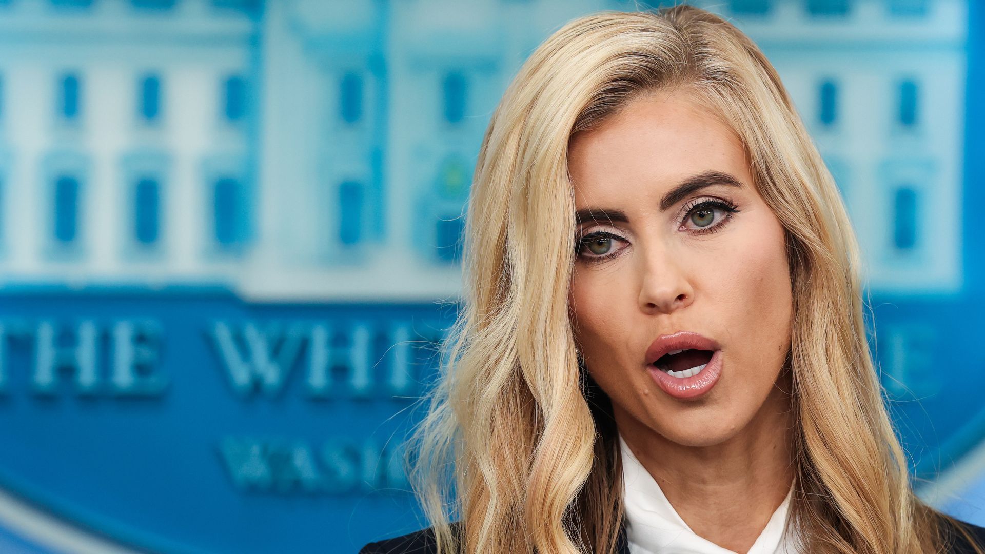 Donald Trump despide a la nueva portavoz de la Casa Blanca, Katie Zacharia, tras la desastrosa presentación Donald Trump despide a la nueva portavoz de la Casa Blanca, Katie Zacharia, tras la desastrosa presentación