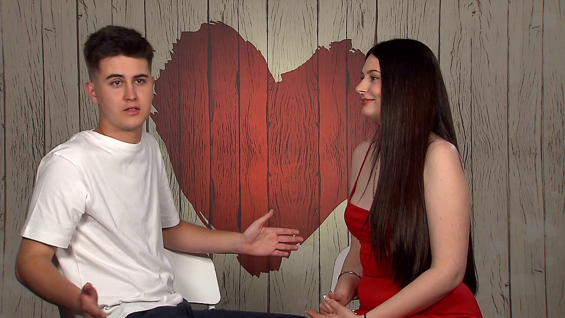 Carlos llega a ‘First Dates’ para vigilar a su tío y la cercanía familiar no le gusta ni un pelo a su cita: “Me parece una ca***”