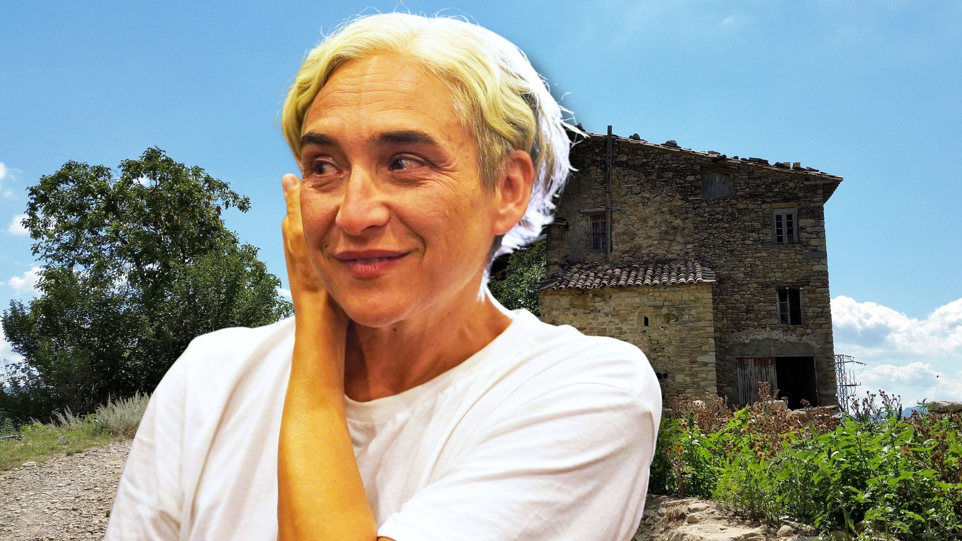 Fotomontaje con Ada Colau en primer plano y una casa de campo de Güel al fondo Fotomontaje con Ada Colau en primer plano y una casa de campo de Güel al fondo