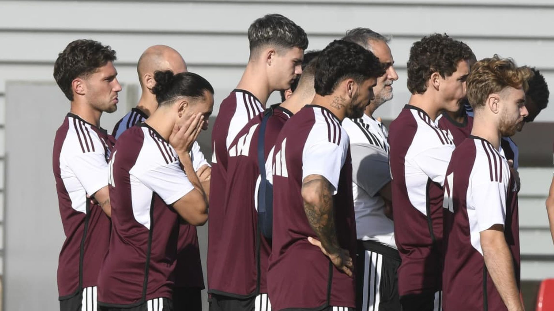 Kochorashvili, en la charla del entrenamiento del Sevilla