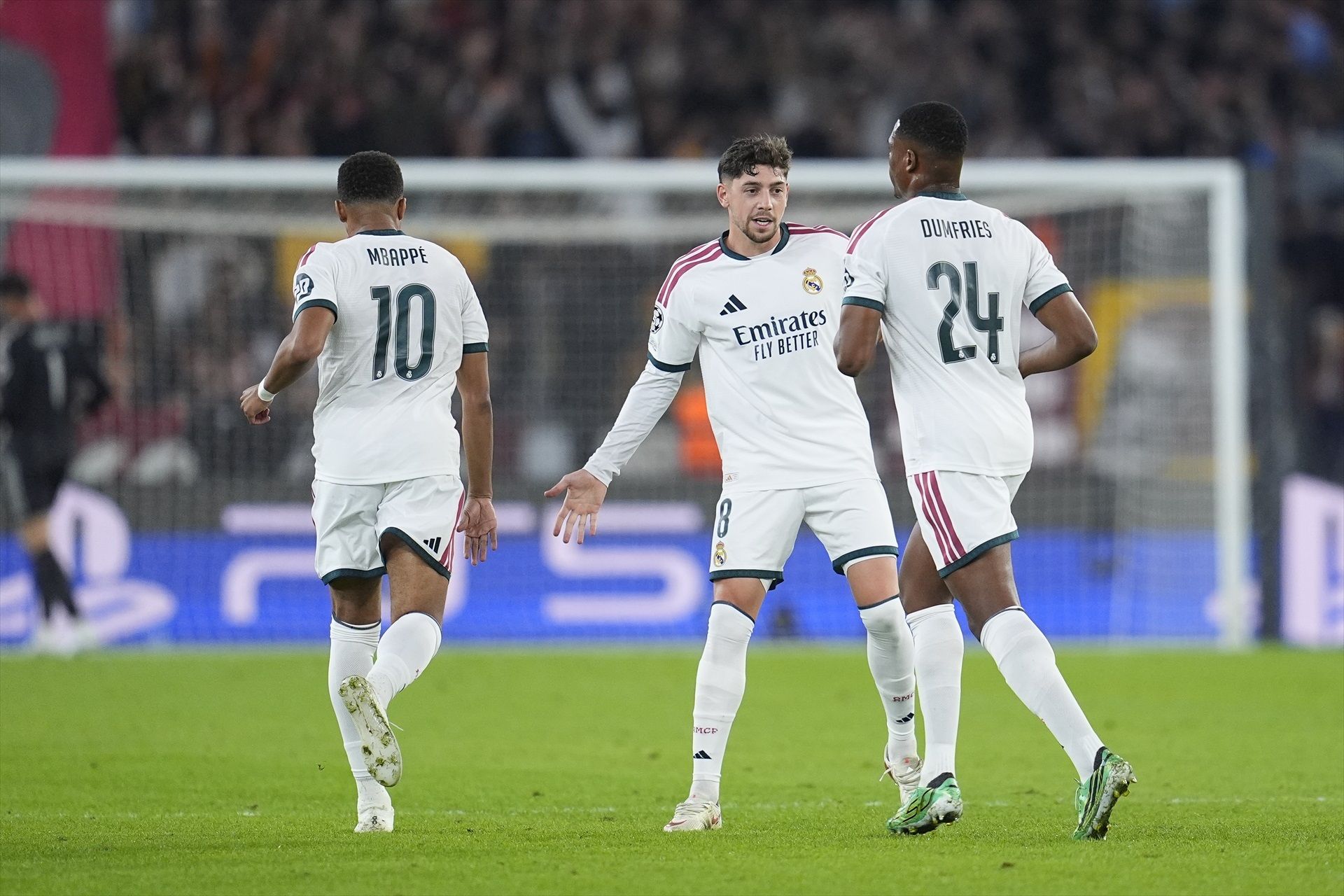 Kylian Mbappé, Fede Valverde y Denzel Dumfries en el AS Roma - Real Madrid de Champions League
