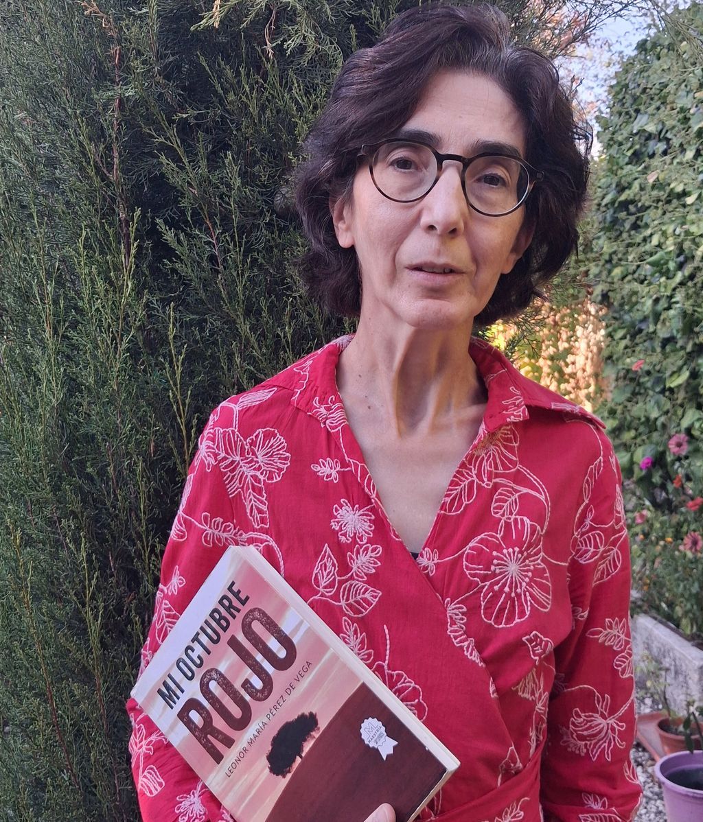 Leonor Pérez autora del ensayo 'Mi octubre rojo' (Universo de letras, 2024)