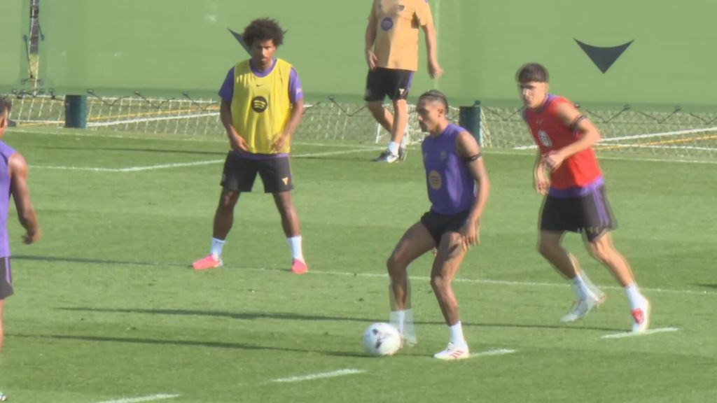 El Barça mira al Betis entre pasillito y pruebas con Raphinha y las bromas de Lamine Yamal
