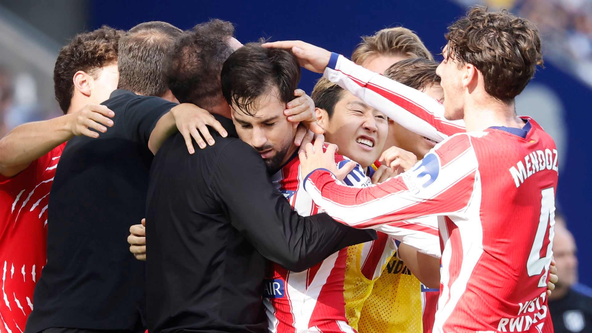 Álex Baena celebra su golazo en el Espanyol-Atlético de Madrid