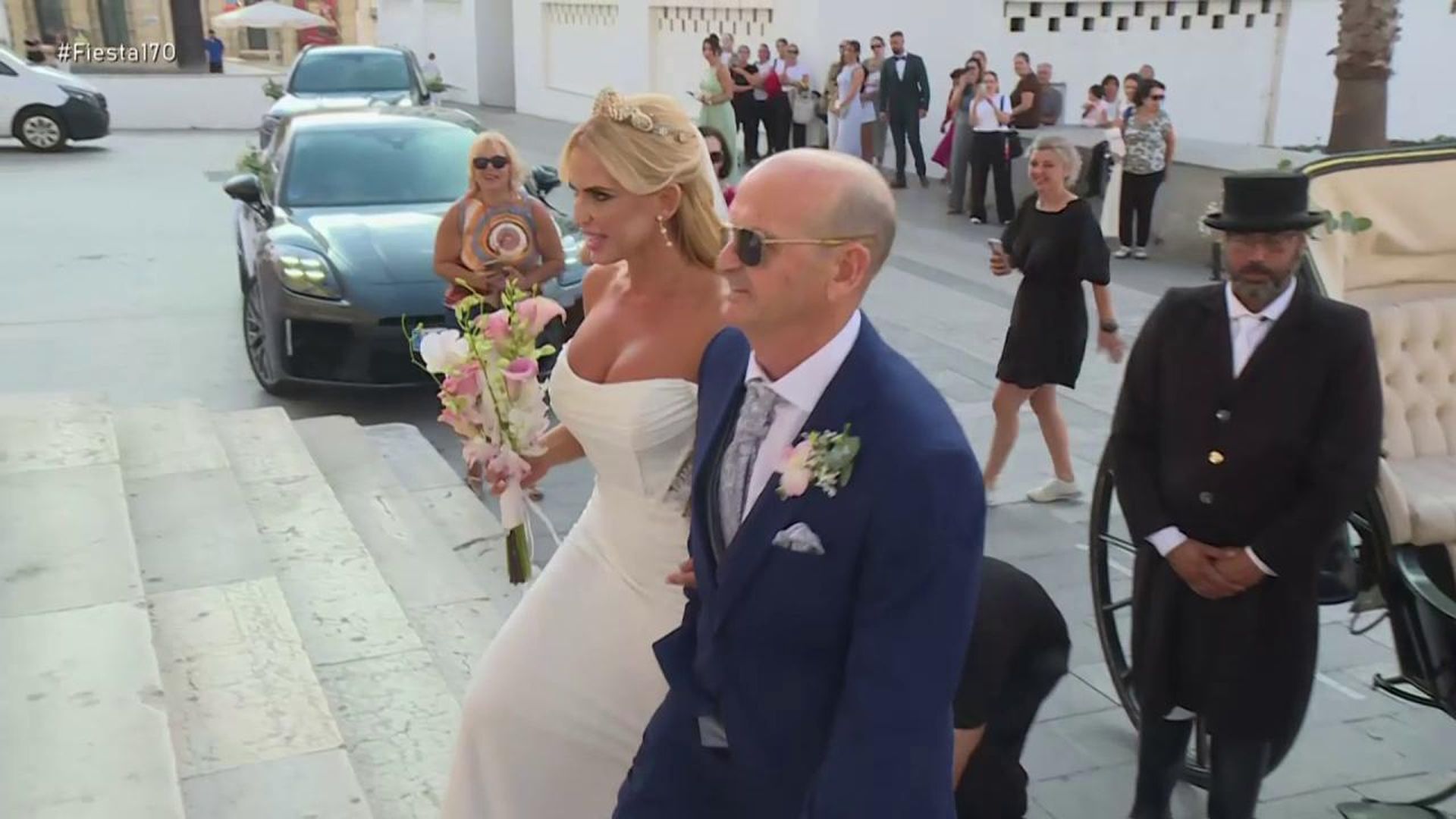 La espectacular llegada de Chari Lojo a su boda con Agustín Redondo Fiesta 2026 Top Vídeos 1436