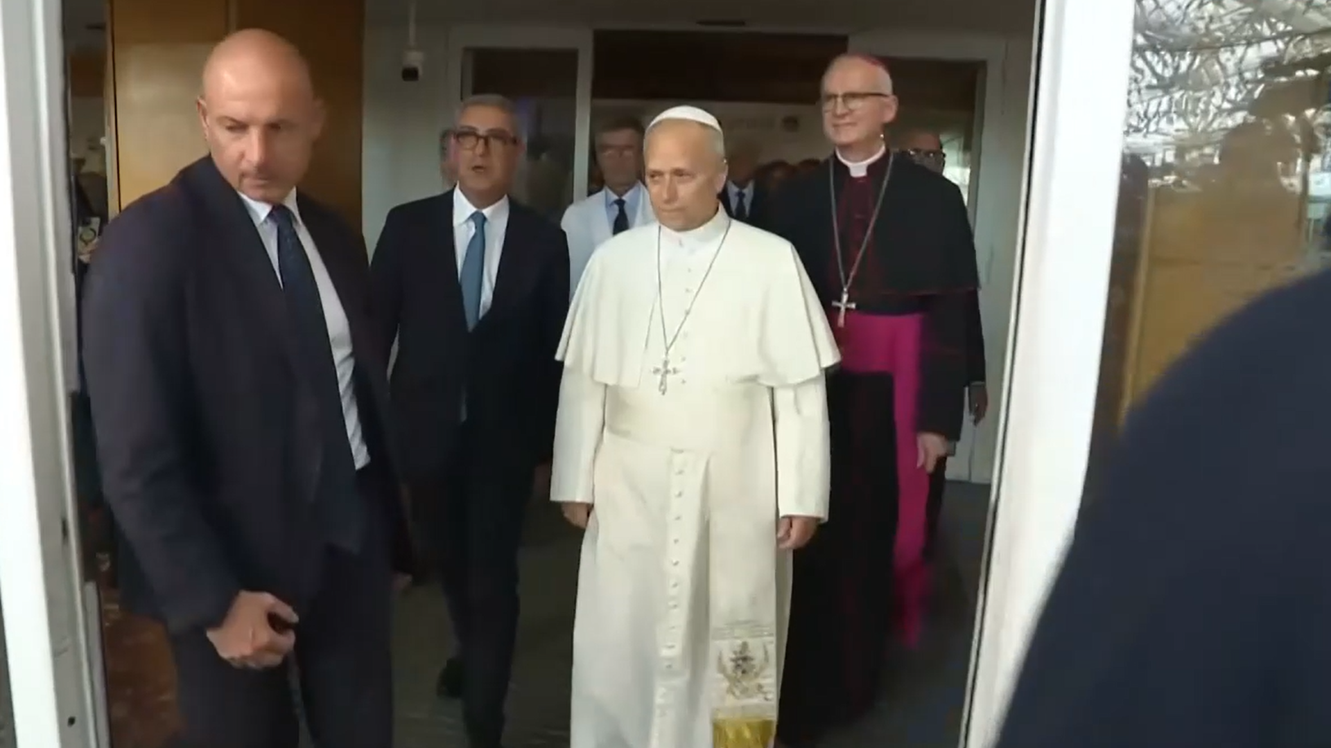 El papa León XIV recibe el alta hospitalaria tras ser operado de un cáncer de pulmón El papa León XIV recibe el alta hospitalaria tras ser operado de un cáncer de pulmón