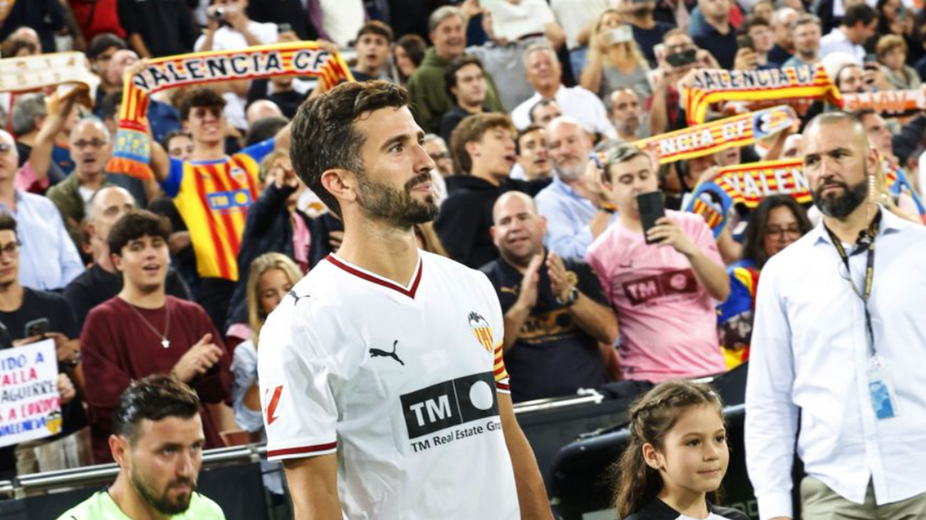 El Valencia CF estrena césped ante el Athletic