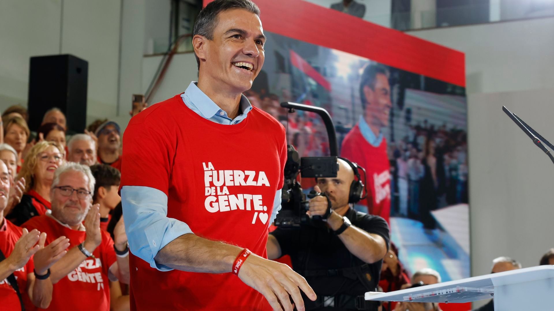 Pedro Sánchez le declara su amor a Begoña Gómez