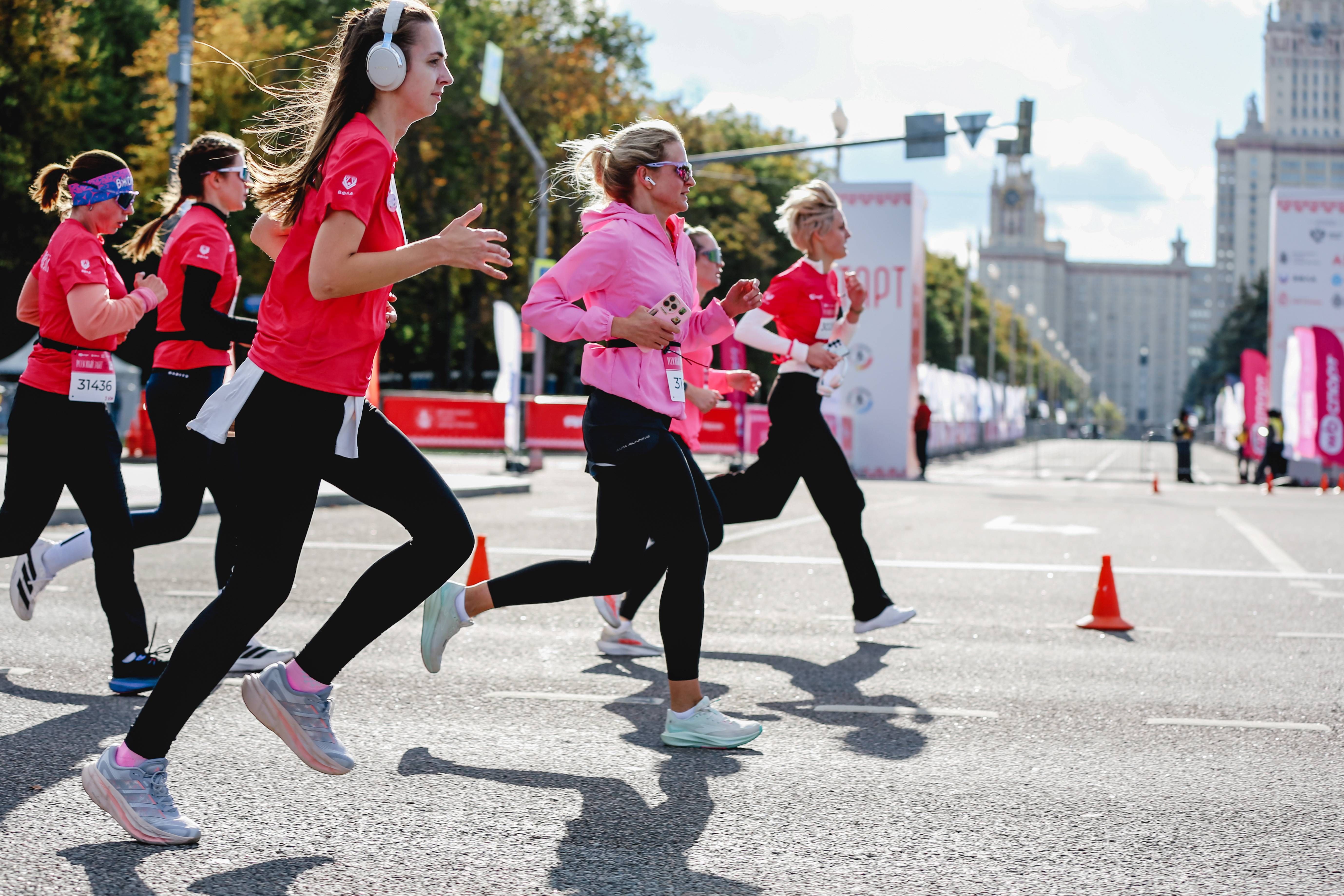 Carrera solidaria en Moscú de lucha contra el cáncer de mama