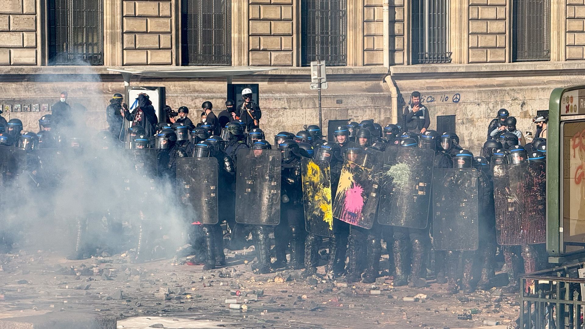 Francia incendiada por las protestas Francia incendiada por las protestas