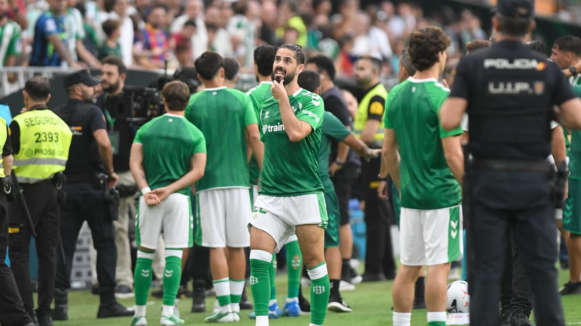 Isco Alarcón, mirando al videomarcador