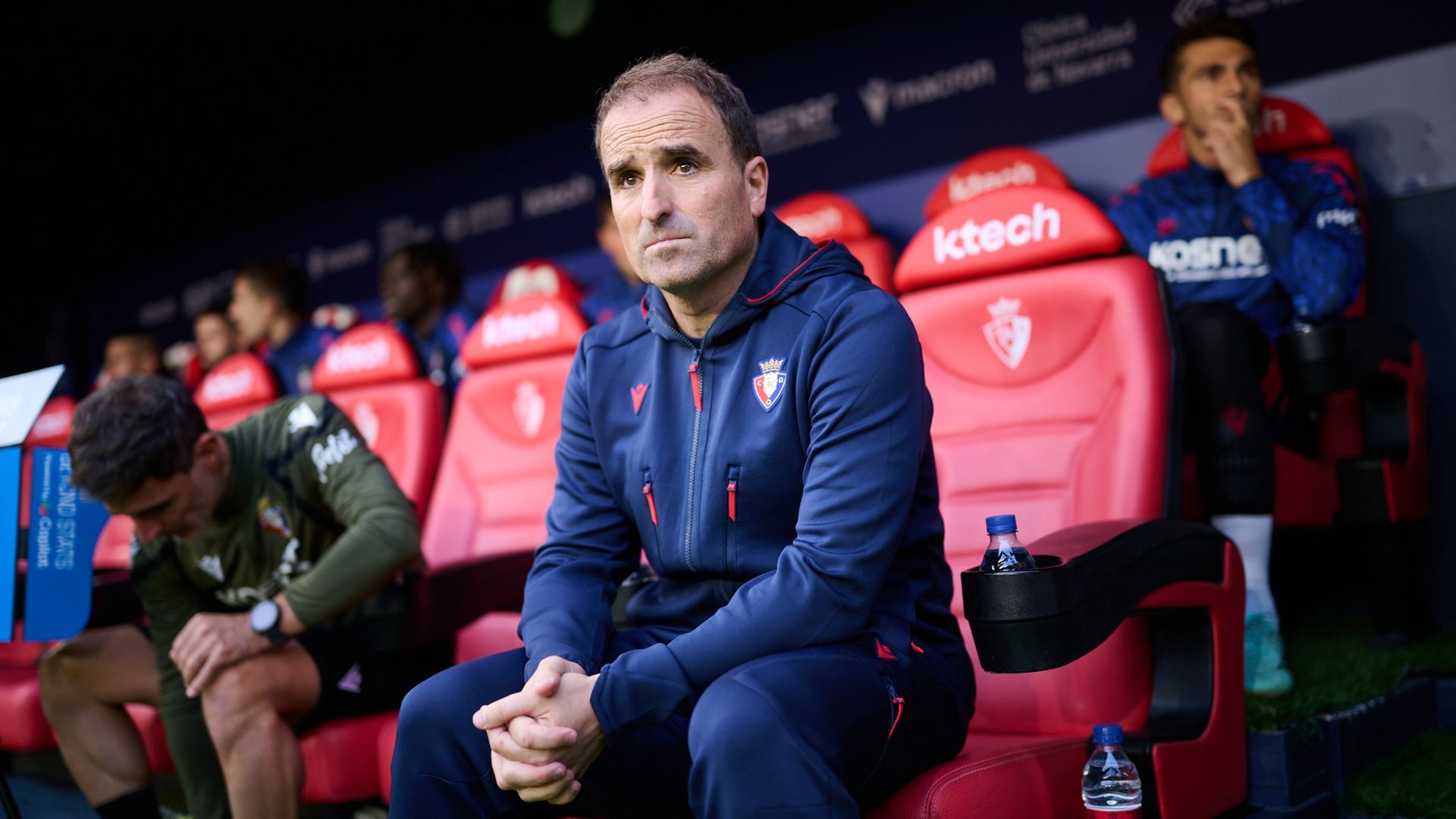 Jagoba Arrasate, durante el Osasuna-Racing. Jagoba Arrasate, durante el Osasuna-Racing.