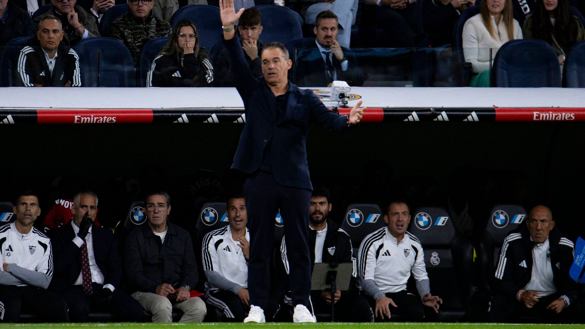 Luis García Plaza, en el Real Madrid - Sevilla