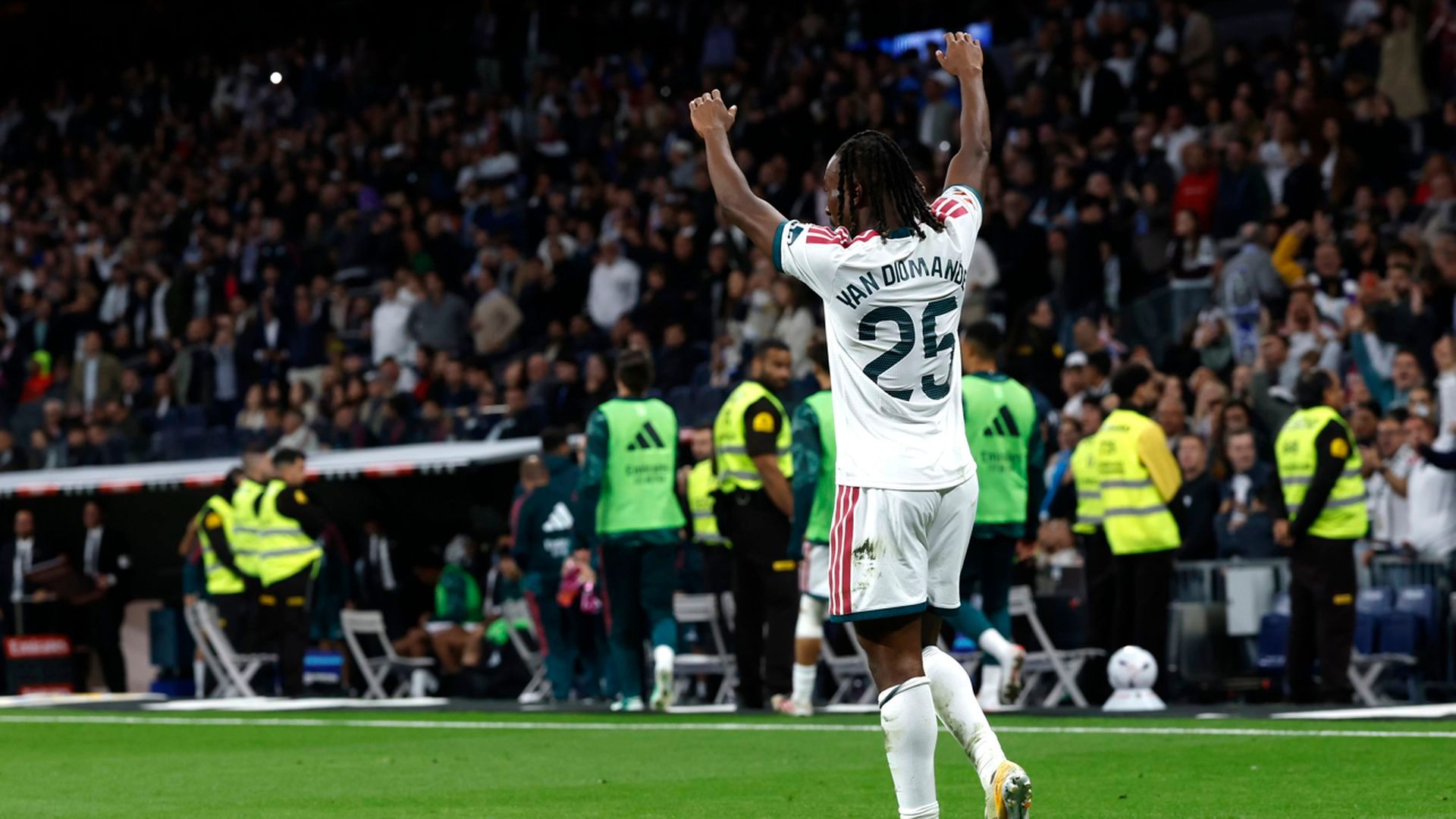 Yan Diomande celebra su gol en el Real Madrid-Sevilla