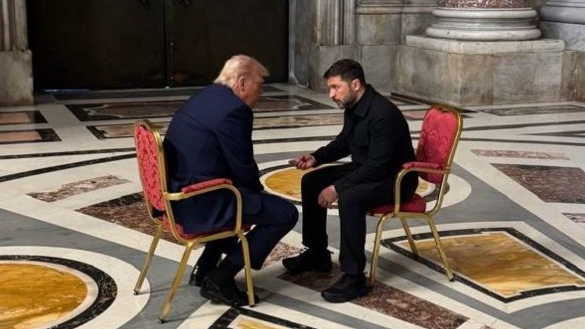 Donald Trump acusa a Volodímir Zelenski de no querer poner fin a la guerra, mientras Zelenski cree que se quiere convencer a Ucrania para "capitular" Donald Trump acusa a Volodímir Zelenski de no querer poner fin a la guerra, mientras Zelenski cree que se quiere convencer a Ucrania para "capitular"