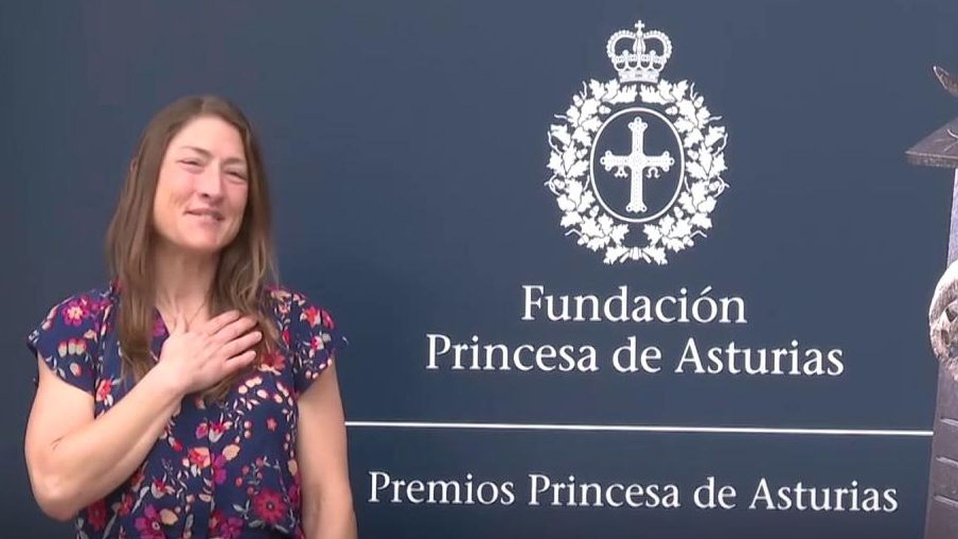 El tierno momento de la astronauta Christina Koch, Premio Princesa de Asturias de la Concordia 2026, con un niño en su llegada a Oviedo El tierno momento de la astronauta Christina Koch, Premio Princesa de Asturias de la Concordia 2026, con un niño en su llegada a Oviedo