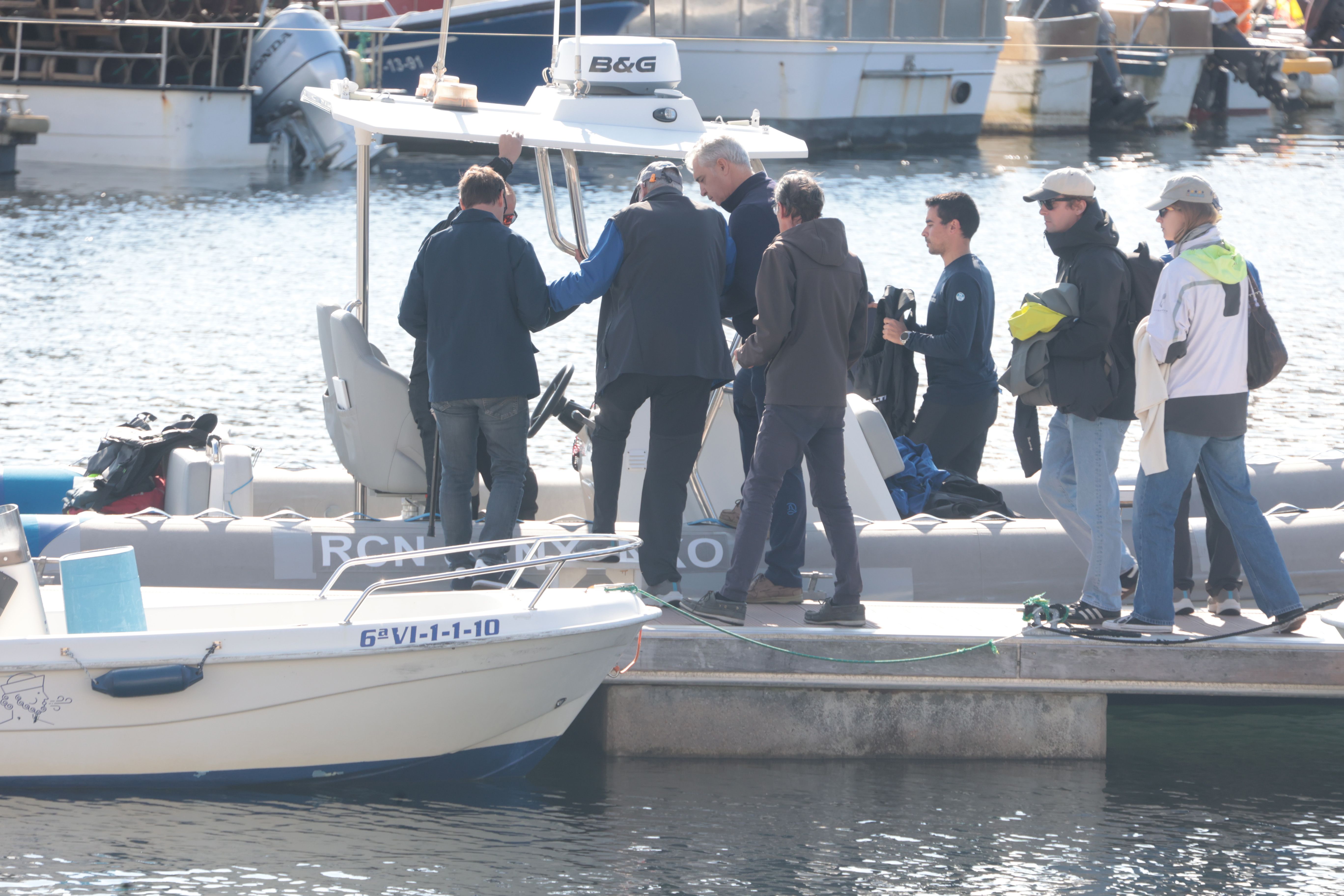 El rey Juan Carlos embarcando para disfrutar de una jornada náutica