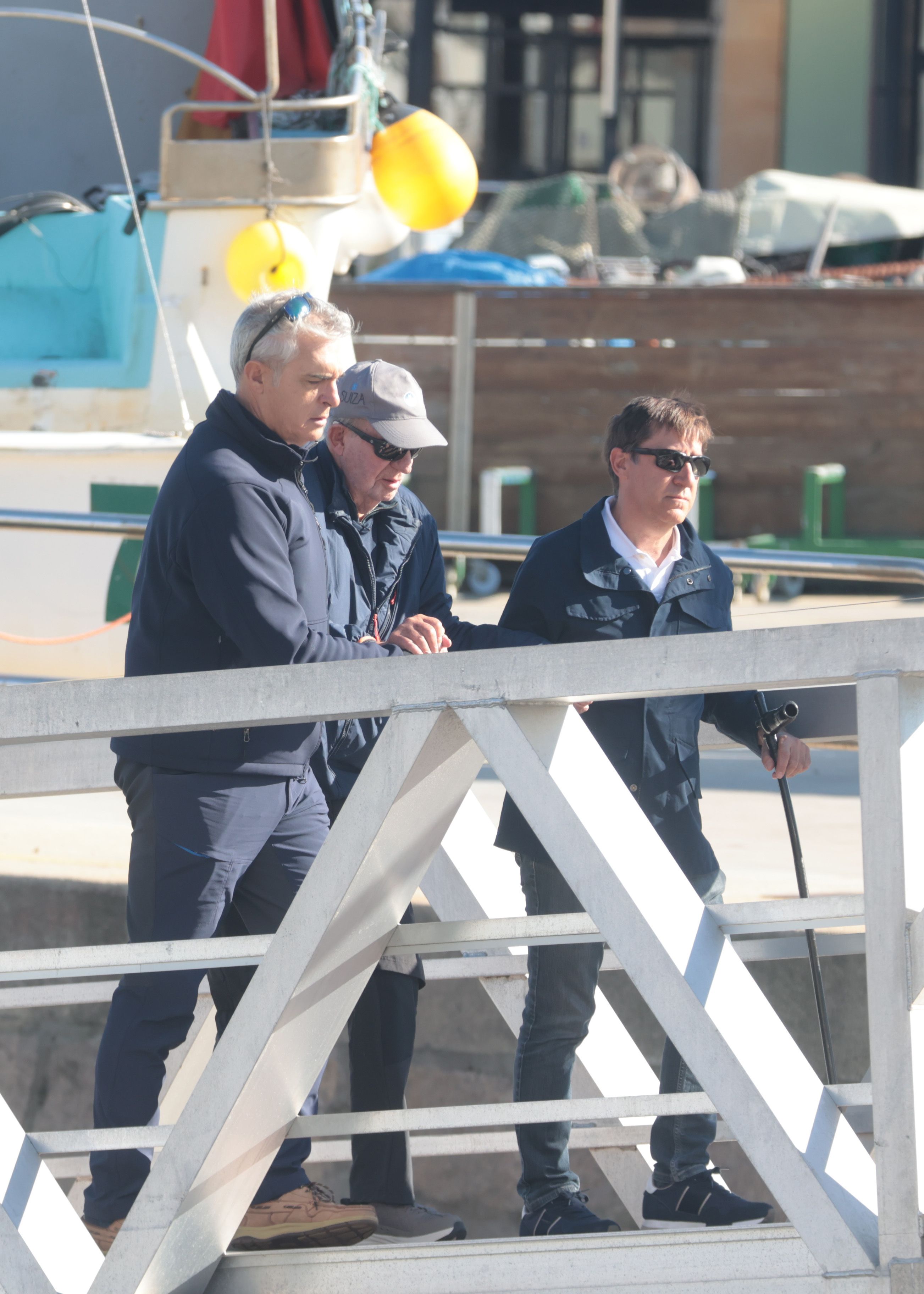 El rey Juan Carlos llega al puerto