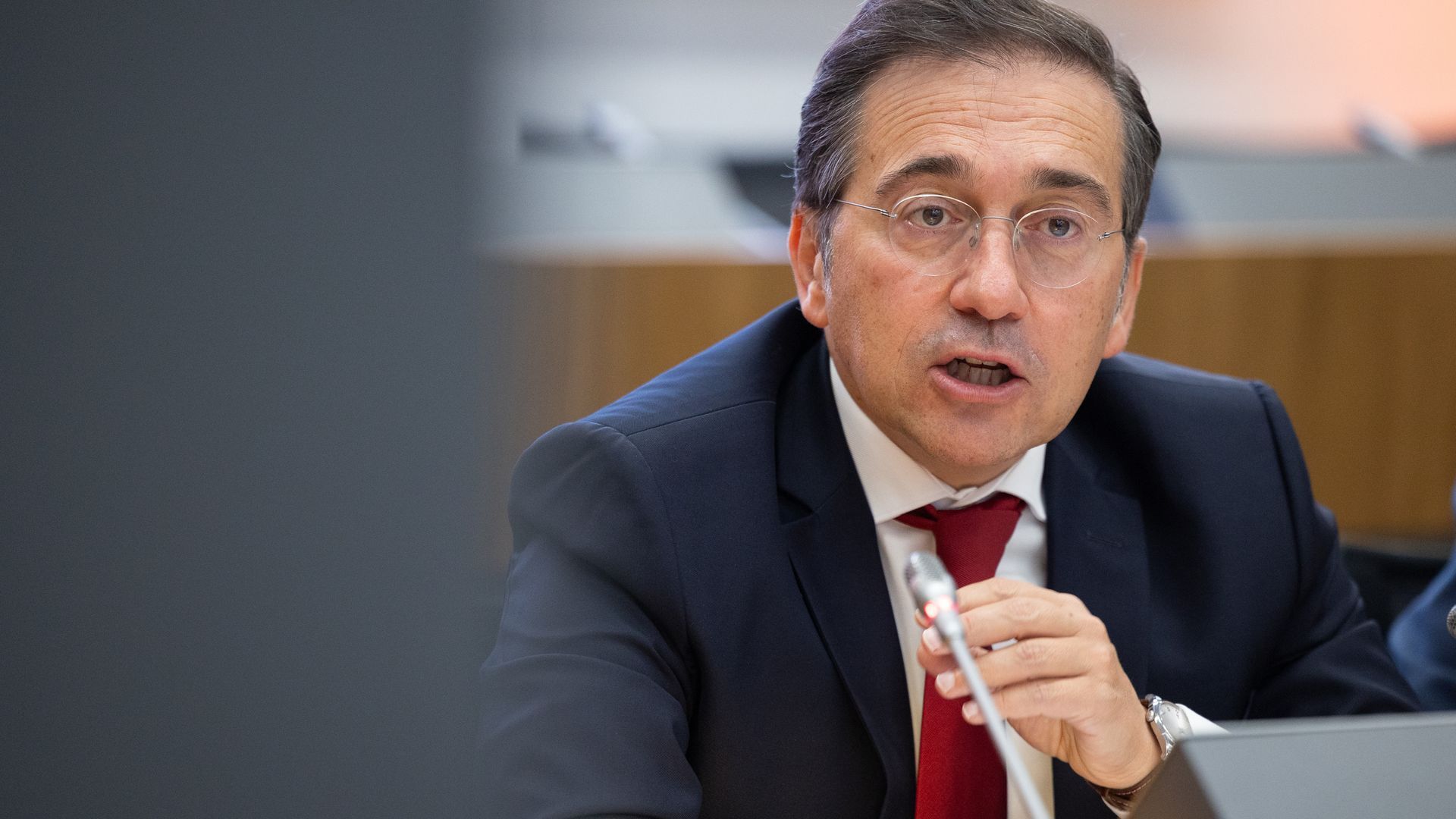 Exteriores admite que será "muy difícil" cumplir a tiempo para que afectados por 'ley de nietos' puedan votar Exteriores admite que será "muy difícil" cumplir a tiempo para que afectados por 'ley de nietos' puedan votar