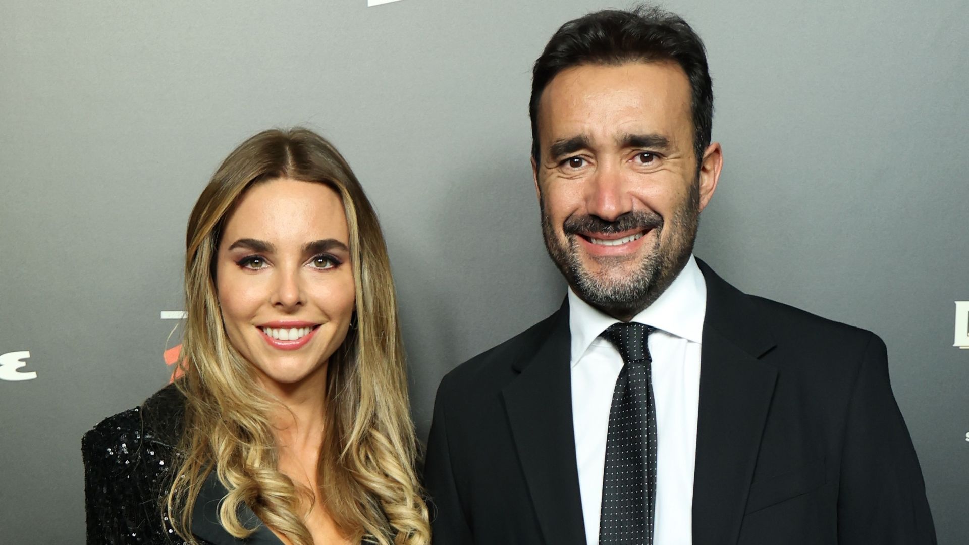 Helena Condis, periodista deportiva de la cadena COPE, junto a su pareja, Juanma Castaño Helena Condis, periodista deportiva de la cadena COPE, junto a su pareja, Juanma Castaño