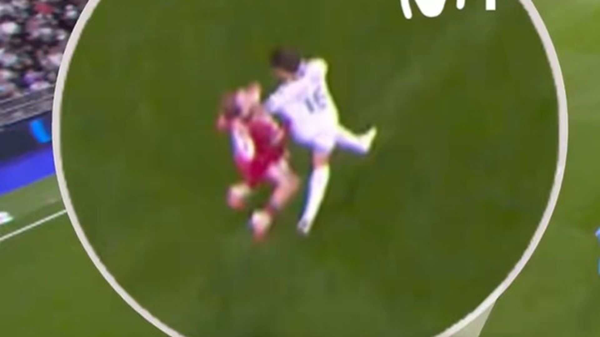 Imagen del codazo de Arda Güler a Peque Imagen del codazo de Arda Güler a Peque