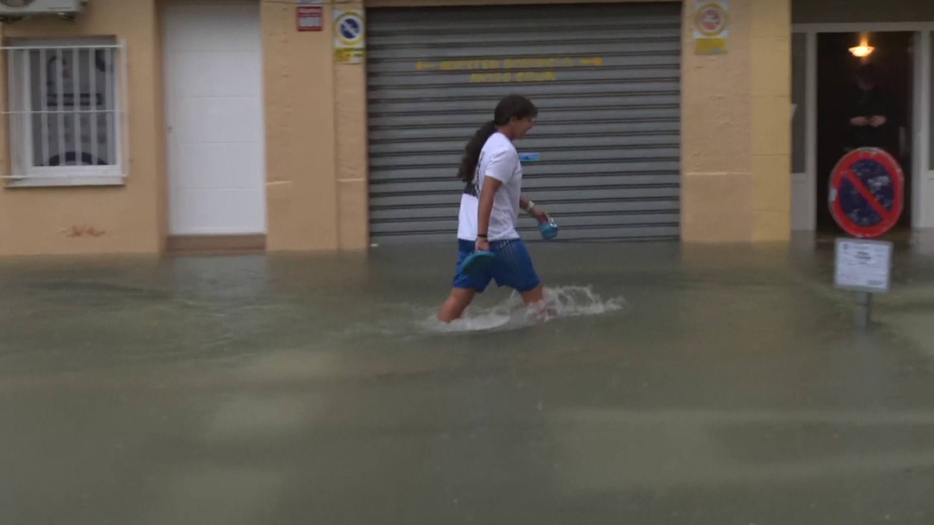La Generalitat Valenciana envía un nuevo Es-Alert pidiendo extremar la precaución y no desplazarse por inundaciones: Alicante y Valencia, en aviso rojo