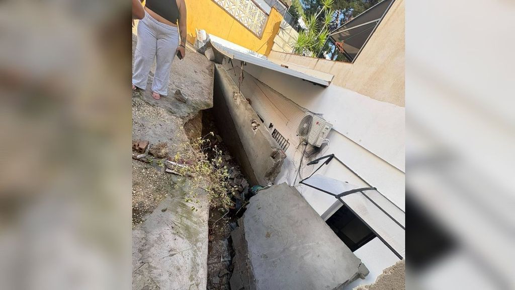 Las lluvias en Málaga destrozan la casa de Belén: "La vecina nos gritó que saliéramos y el muro se derrumbó"