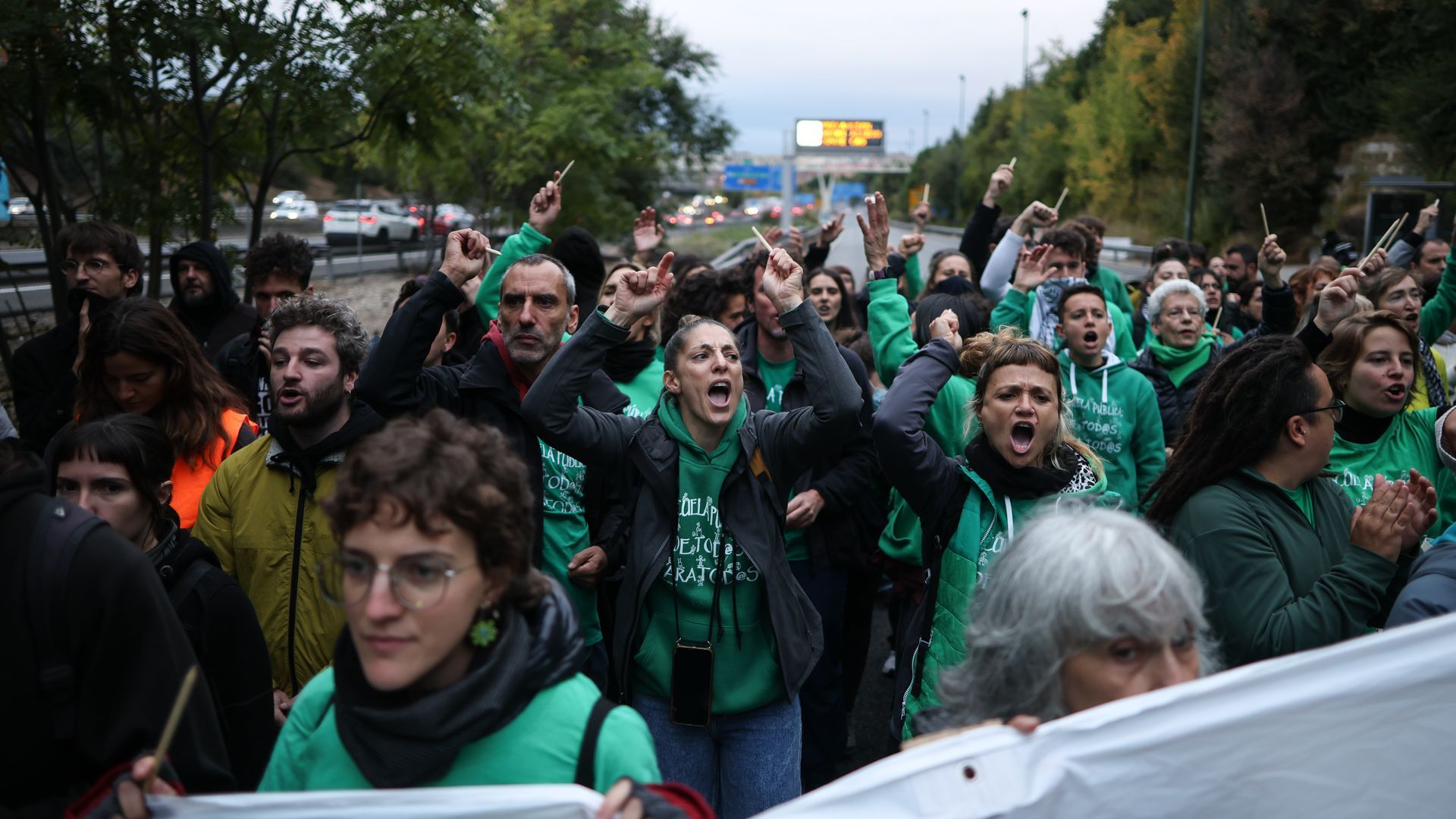 Los profesores cortan la A-3 y la M-30 en el cuarto día de huelga educativa en Madrid
